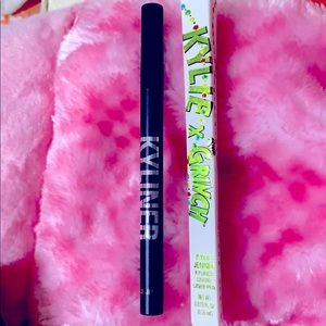 Sold out Kylie Jenner x grinch  liquid liner pen